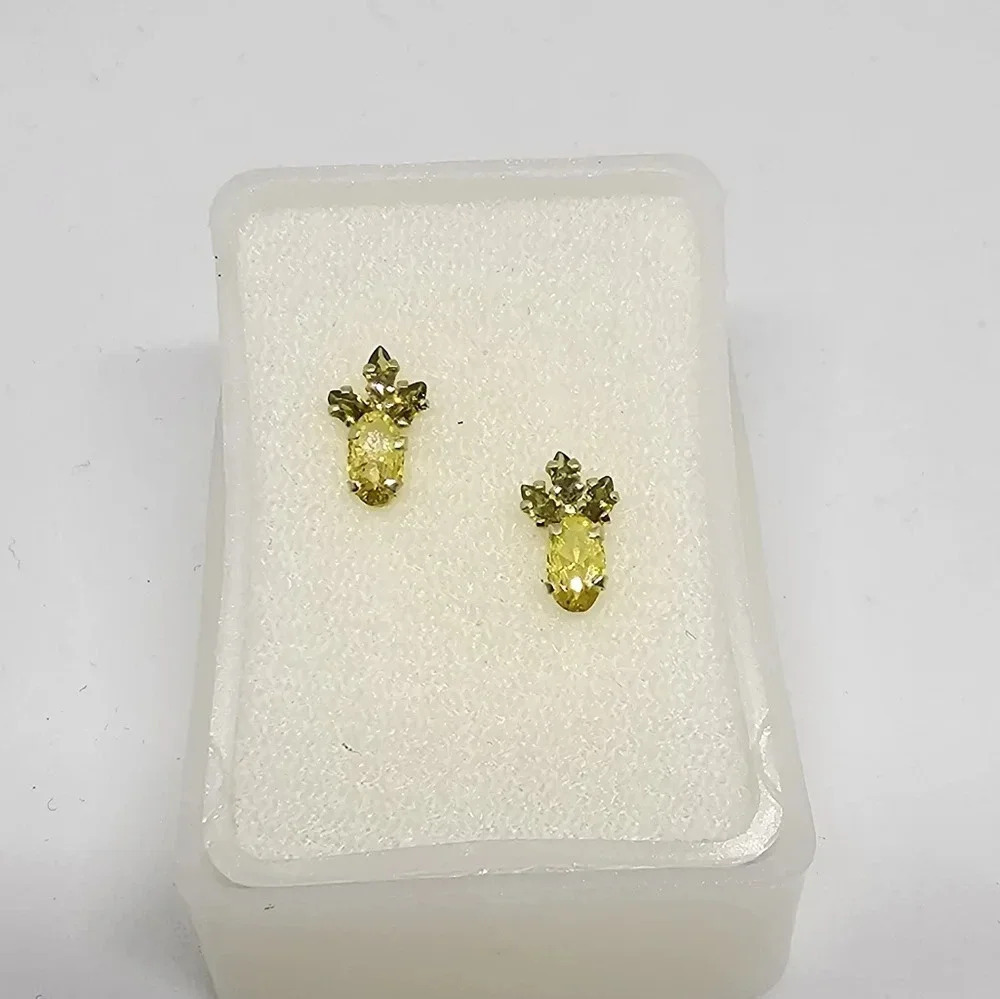 🍍 10K Gold Cubic Zirconia Pineapple Stud Earrings – Screw Back